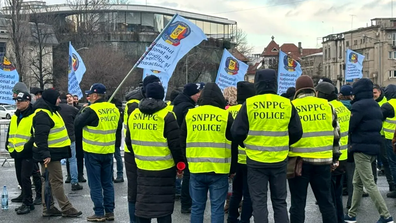 Polițiștii protestează în Piața Victoriei. Nu sunt de acord cu majorarea vârstei de pensionare