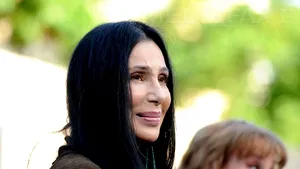 Cher a donat mii de sticle cu apă potabilă pentru locuitorii unui oraş american