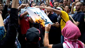 Berlinul condamnă arderea steagurilor israeliene la mitinguri pro-palestiniene din Germania