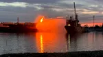 Petrolier în flăcări în Marea Neagră, în apropiere de Sfântu Gheorghe