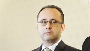 Buşoi o acuză pe Firea de interese imobiliare: Singurul motiv pentru un spital metropolitan în Pipera, zonă aglomerată şi lipsită de infrastructură, este creşterea valorii imobiliare 