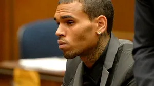 Acuzaţia de agresiune formulată împotriva rapperului Chris Brown a fost retrasă