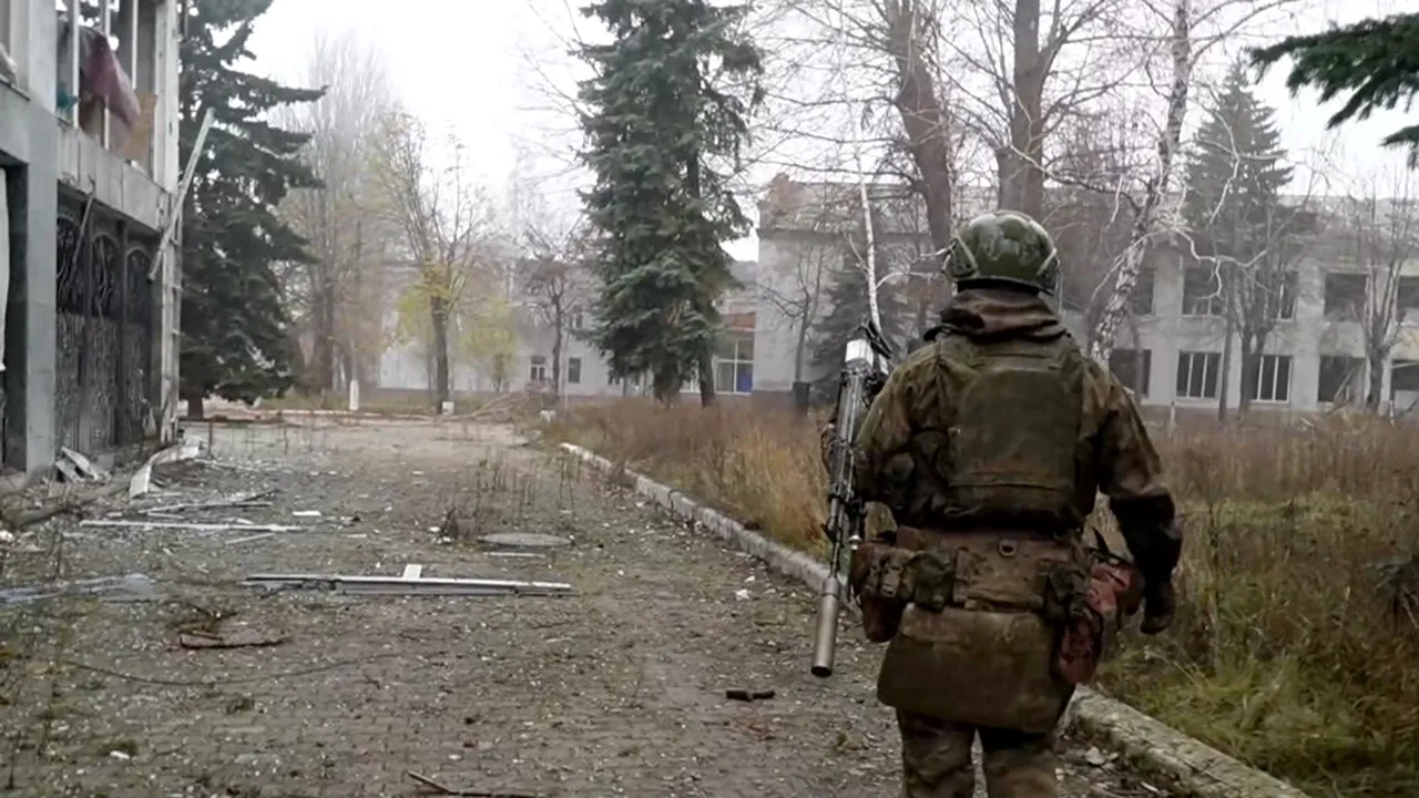 Rusia intensifică atacurile la Pokrovsk în regiunea Donețk, avertizează comandantul forțelor armate