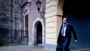 Guvernul olandez decide dacă va restricţiona circulaţia populaţiei pe timp de noapte. Astfel de măsuri nu s-au mai impus de la Al Doilea Război Mondial