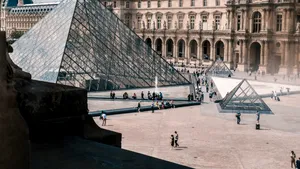 Angajații muzeului Louvre au intrat în grevă din cauza numărului mult prea mare de turiști