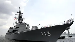 Două distrugătoare japoneze se îndreaptă către Golful Aden