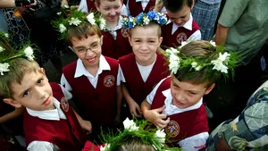 GALERIE FOTO Elevii intră în vacanţa de vară până pe 11 septembrie. Festivităţi de încheiere a anului şcolar în ultima zi de şcoală