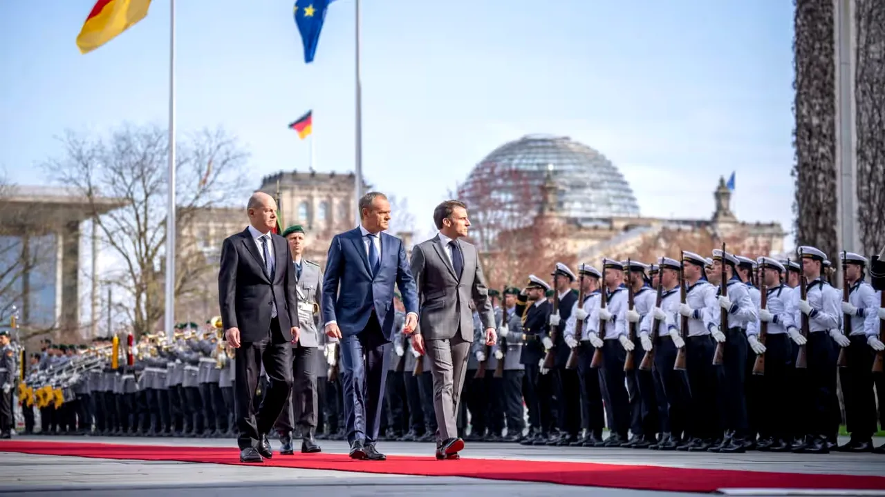 Emmanuel Macron, Olaf Scholz şi Donald Tusk s-au întâlnit la Berlin pentru discuţii privind sprijinul Ucrainei