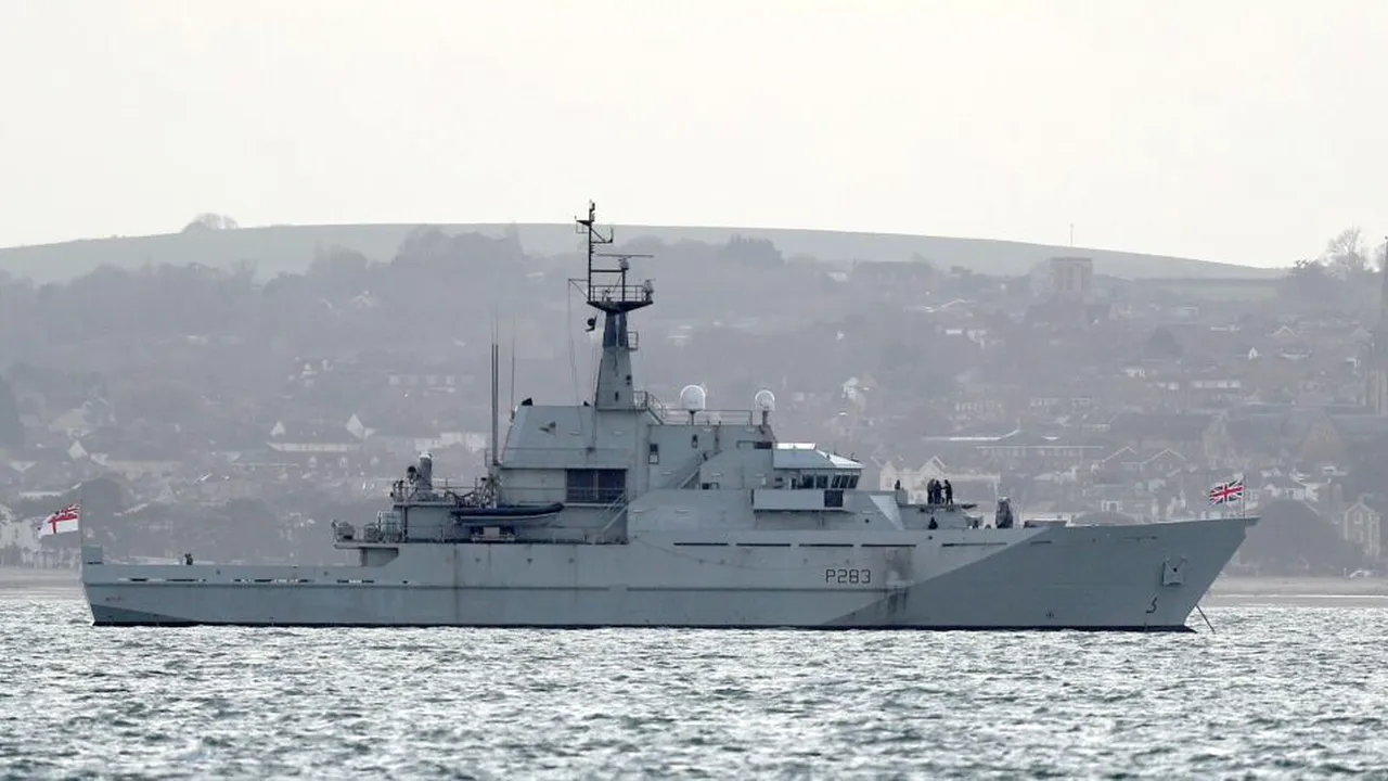 Navele Marinei Regale britanice urmăresc activitatea vaselor rusești pe Canalul Mânecii