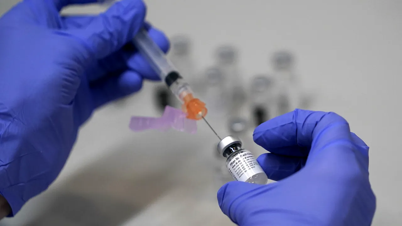 Comitetul Naţional de Vaccinare anti COVID: 224.640 de doze de vaccin Pfizer ajung luni în România