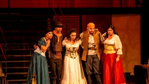 Ce ai face dacă, pentru o singură seară, ai putea intra în lumea în care iubirea și libertatea valorează mai mult decât viața?