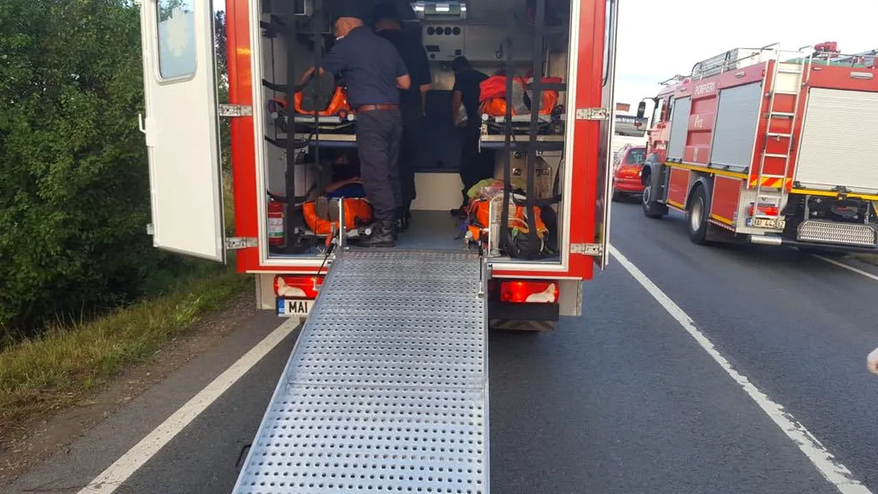 Un accident între un autocar, un microbuz şi o autoutilitară a avut loc în Bihor / 11 persoane au fost transportate la spital | FOTO