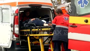 Accident în Braşov: O femeie şi două fetiţe de 12 ani, transportate de urgenţă la spital