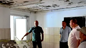 Termoizolaţia dintr-un bloc reabilitat din Sectorul 2 s-a prăbuşit