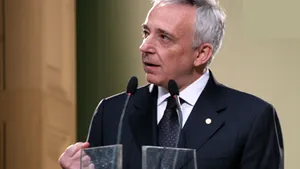 Isărescu: Banca centrală trebuie să intervină când nu este convinsă de realitatea cotaţiilor
