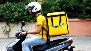 Comisioane uriaşe la platformele de food delivery. Cât încasează ”marii câştigători ai crizei” pentru o comandă de 100 de lei