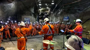 O trupă a intrat în Cartea Recordurilor pentru concertul susţinut la cea mai mare adâncime sub pământ | VIDEO