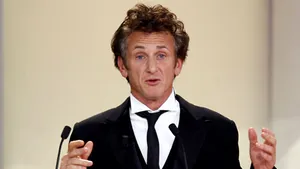 Sean Penn, premiat pentru excelenţă în film (Video)