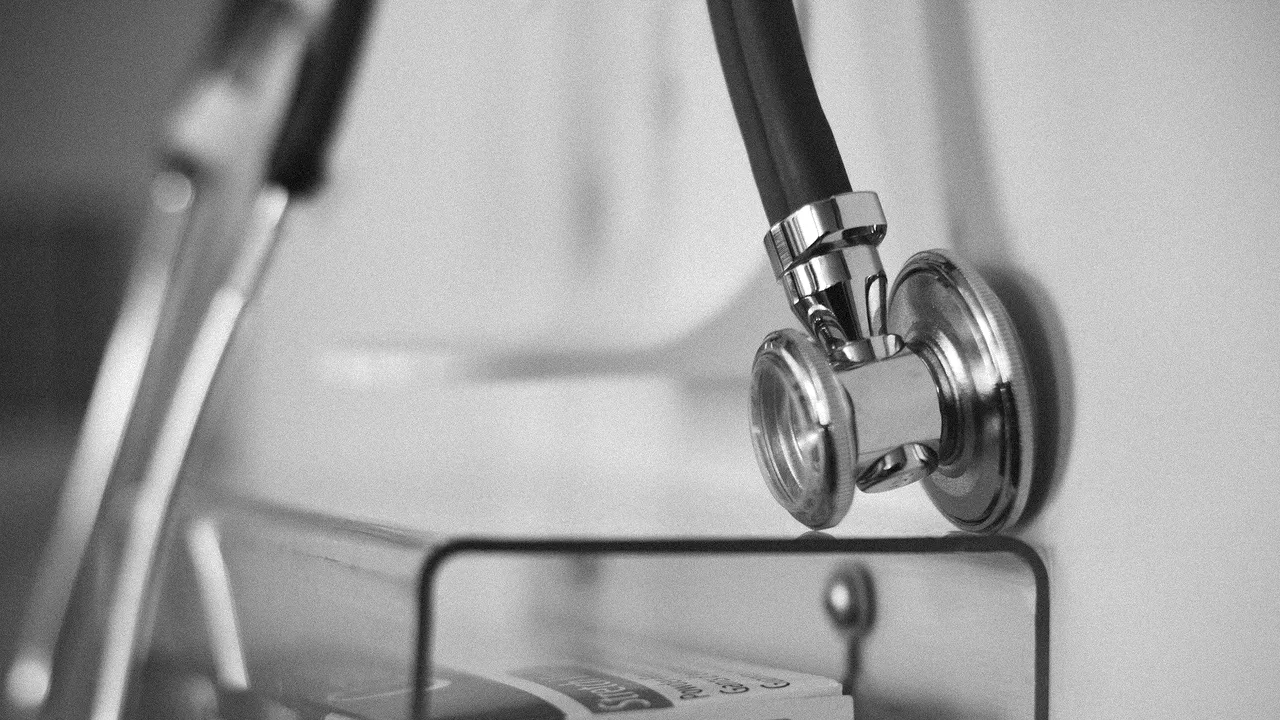 Măsurile luate în cazul doctoriţei din Brăila cu haine murdare şi care mirosea a urină