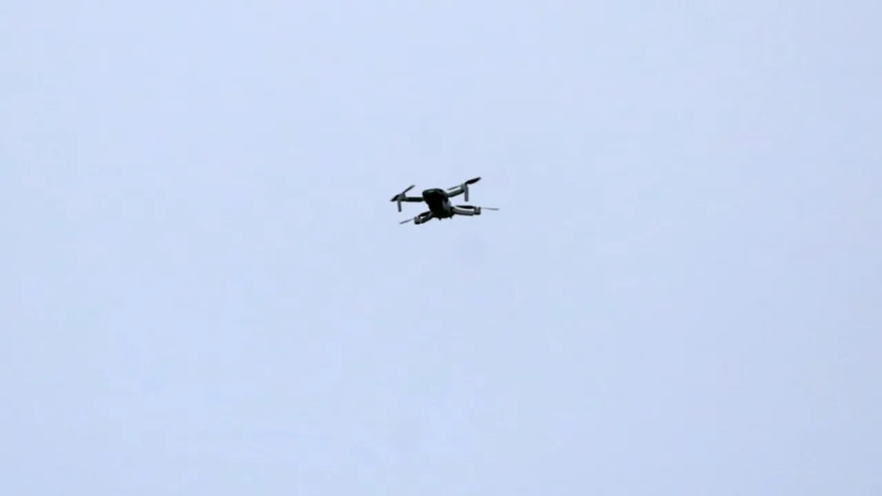 Un meci din Premier League a fost întrerupt 15 minute din cauza unei drone