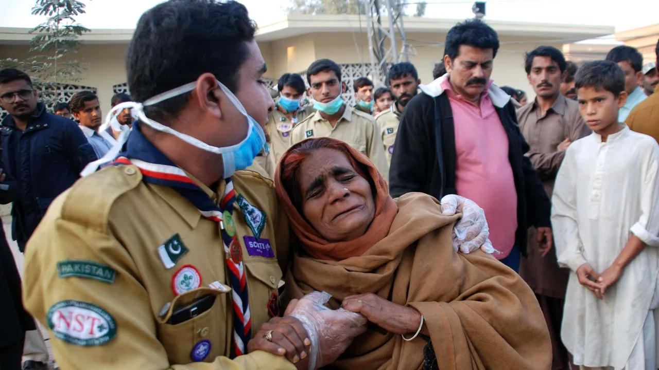 Cel puţin patru persoane, ucise în urma unui atentat sinucigaş în Pakistan