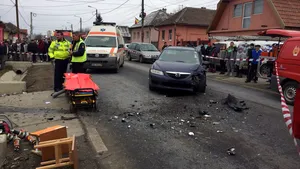 Elicopterul SMURD, solicitat pentru a duce la spital victima unui accident rutier, din judeţul Sibiu