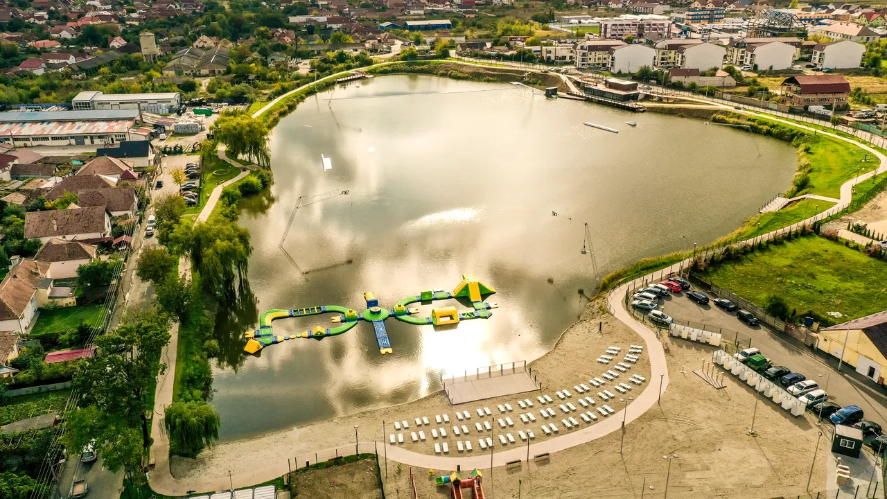 Cel mai nou loc pentru sport şi agrement în Sibiu: sporturi nautice, plajă cu nisip şi plajă verde