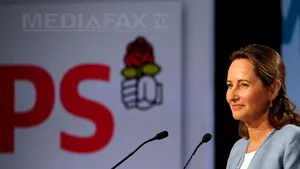 Valérie Trierweiler denunţă o legătură indisociabilă între François Hollande şi Ségolène Royal