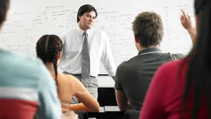 Proiect: Elevii vor studia obligatoriu educaţie financiară şi educaţie juridică de anul viitor