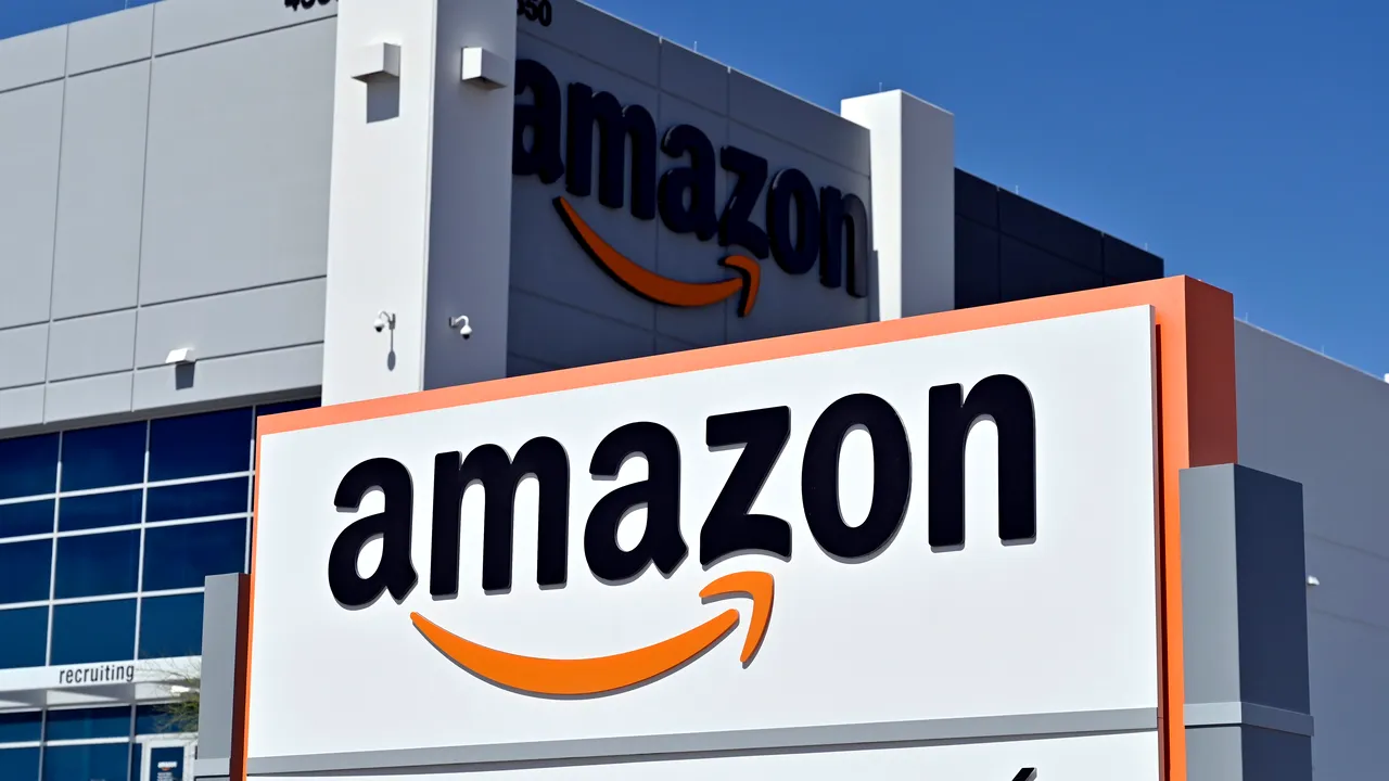 Amazon recunoaşte: aproape 20.000 de angajaţi au COVID-19, iar 10 au decedat