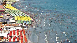 Senatul a respins cererea de reexaminare a preşedintelui privind impozitul specific în turism