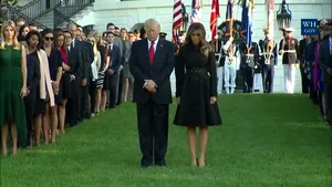 VIDEO | Comemorarea atacurilor teroriste din 11 septembrie 2001. Moment de reculegere, ţinut la Casa Albă de Donald Trump: America nu poate fi intimitată/ Mii de oameni, rude şi supravieţuitori, strânşi la Ground Zero