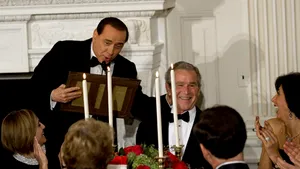 Berlusconi a rupt pupitrul de la care s-a adresat la Casa Albă