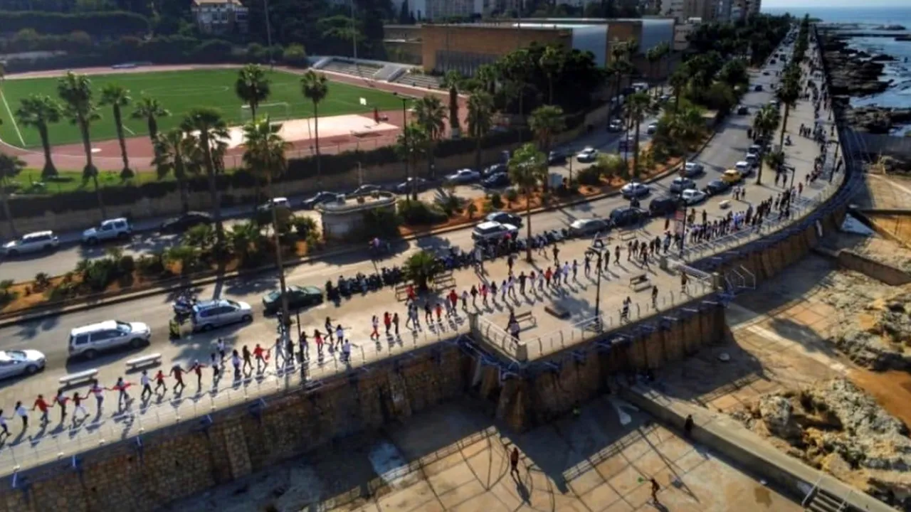 Gest INEDIT: Unitatea libanezilor, surprinsă printr-un lanţ uman, format din zeci de mii de protestatari - VIDEO