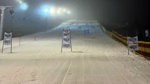 Start la schi în România. Sâmbătă se deschide sezonul în Sibiu cu zăpadă păstrată de iarna trecută