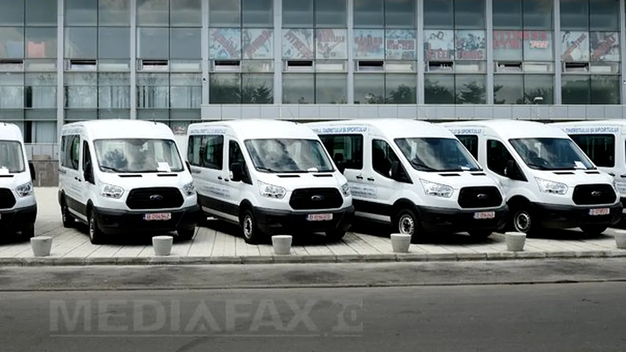 Ministerul Tineretului şi Sportului a primit de la MDRAP o sută de microbuze pentru transportul sportivilor - FOTO