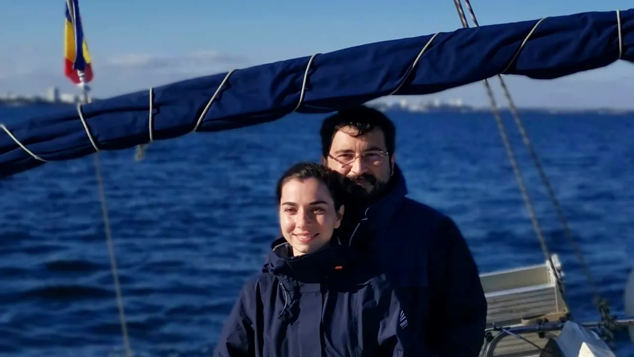 De pe scenă, pe marea învolburată. Alexandra Uşurelu a obţinut permisul de conducător de navă cu motor și vele