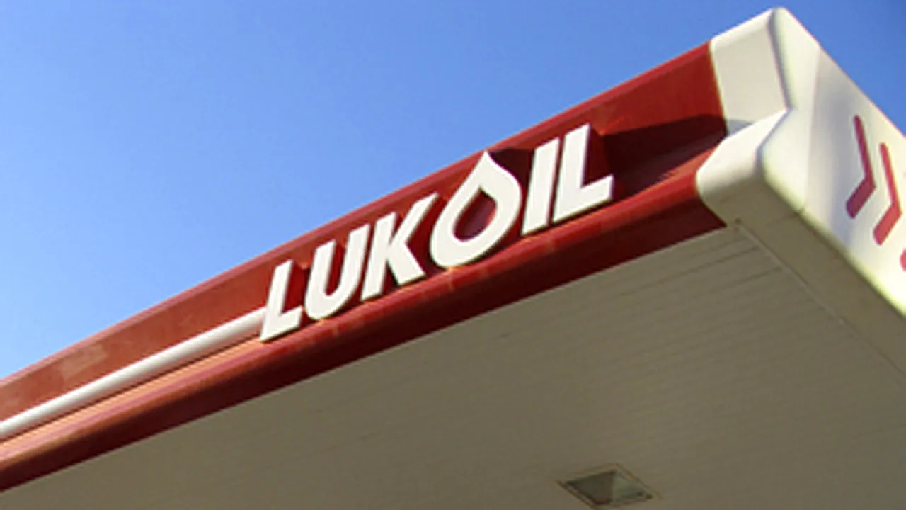 LukOil neagă că ar urma să mute în România rafinăria Neftochim din Bulgaria