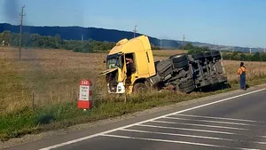 O cisternă cu acid sulfuric s-a răsturnat între Voila şi Făgăraş. Nu au fost înregistrate victime