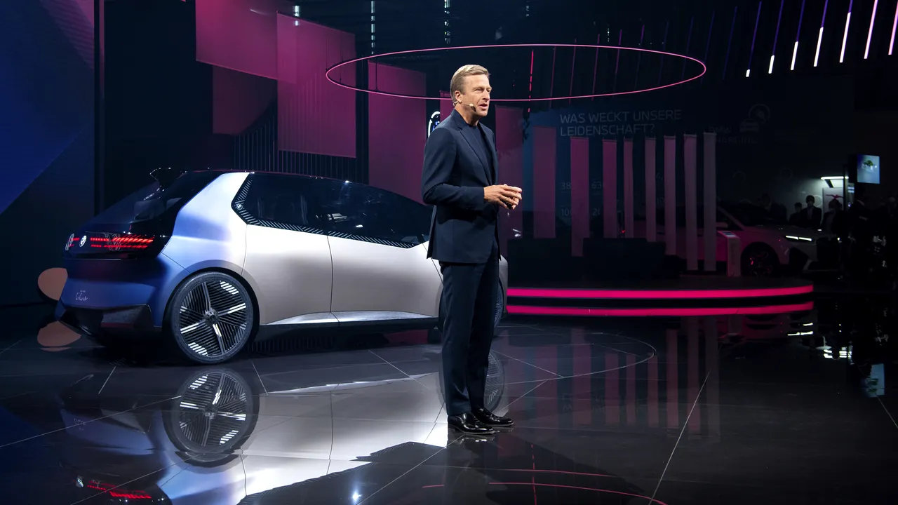 BMW este pregătit pentru interzicerea maşinilor cu combustibil fosil mai devreme decât prevede noul proiect de lege al Uniunii Europene în privinţa combaterii încălzirii globale
