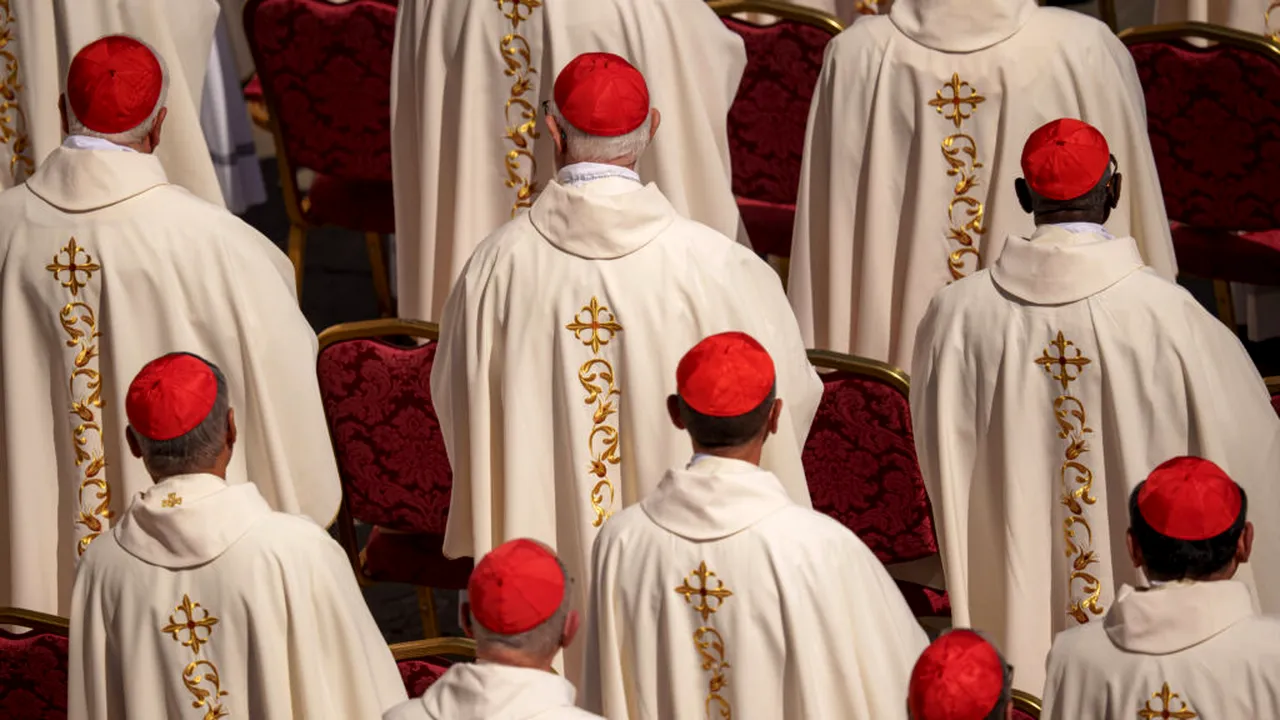 Cardinalii reuniți la Roma pentru a alege un nou papă cer un armistițiu permanent în Ucraina