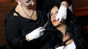 Companie acuzată că vinde ilegal produse cosmetice fabricate din țesuturi de la cadavre