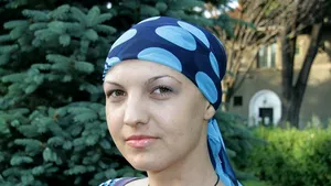 Tânără de 25 de ani, bolnavă de cancer, are nevoie de 40.000 de euro pentru tratament