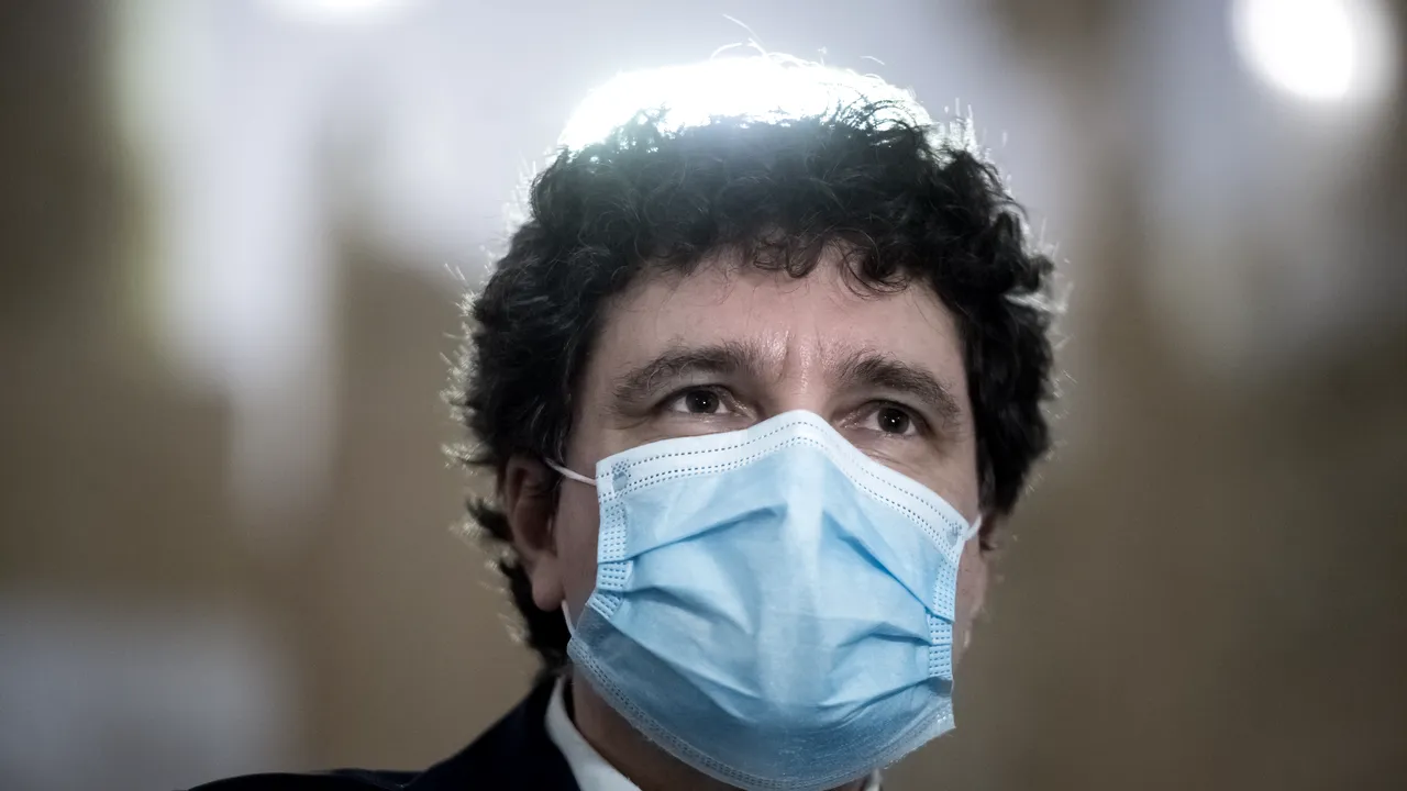 Nicuşor Dan, la 44 de ani de la marele cutremur: Între a consolida o clădire cu risc seismic şi a asfalta o stradă, aş prefera consolidarea