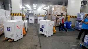 O nouă tranşă de vaccin AstraZeneca soseşte în România