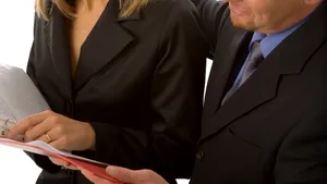 Aproximativ 80% din femei îşi hărţuiesc sexual colegii de muncă