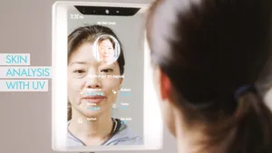 CareOS a creat oglinda inteligentă. Ce sfaturi de îngrijire oferă