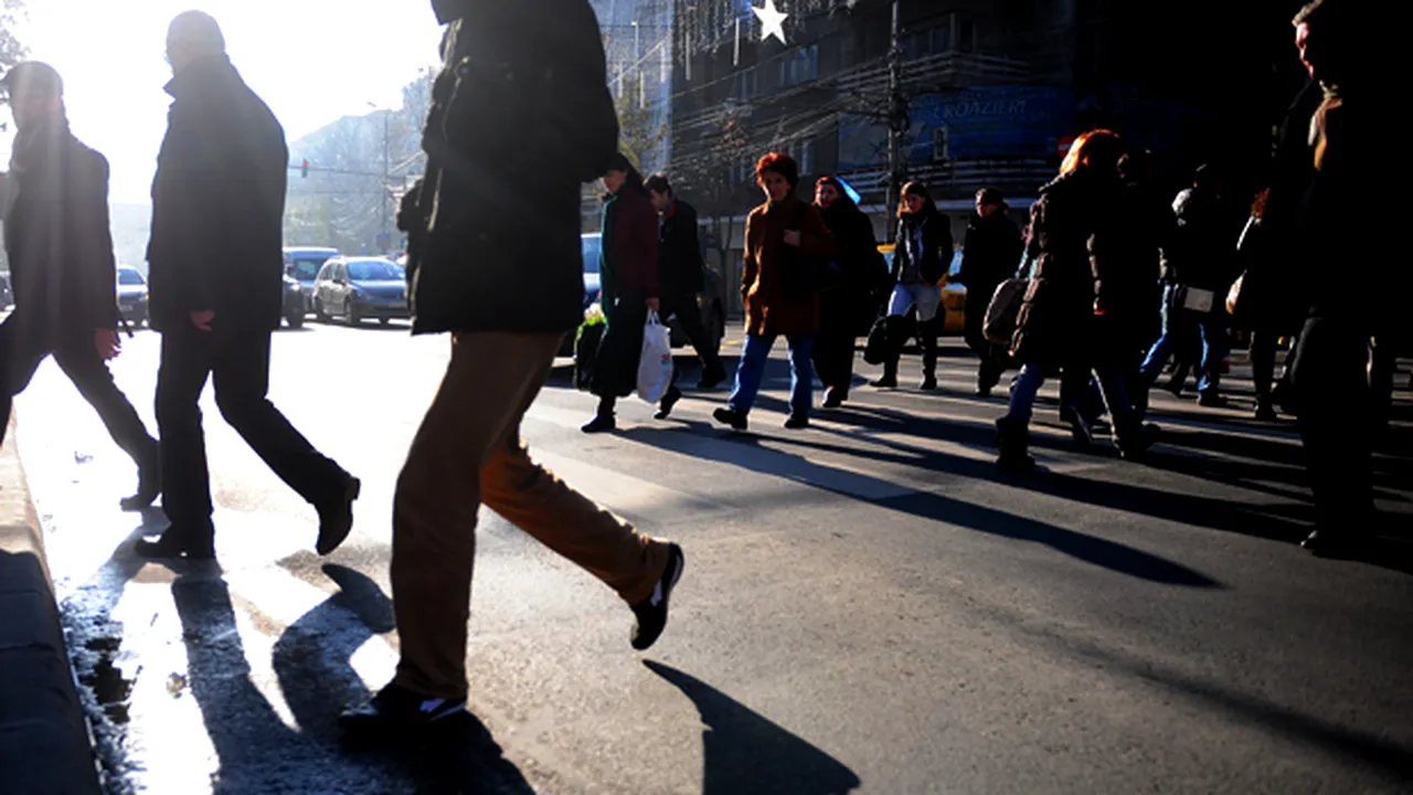 Primăria Capitalei vrea ca trecerile de pietoni nesemaforizate să fie iluminate pe baza unor senzori care vor detecta pietonii angajaţi în traversare