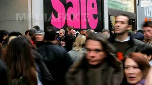 Marea Britanie a surprins analiştii, cu o creştere record a vânzărilor de retail în decembrie