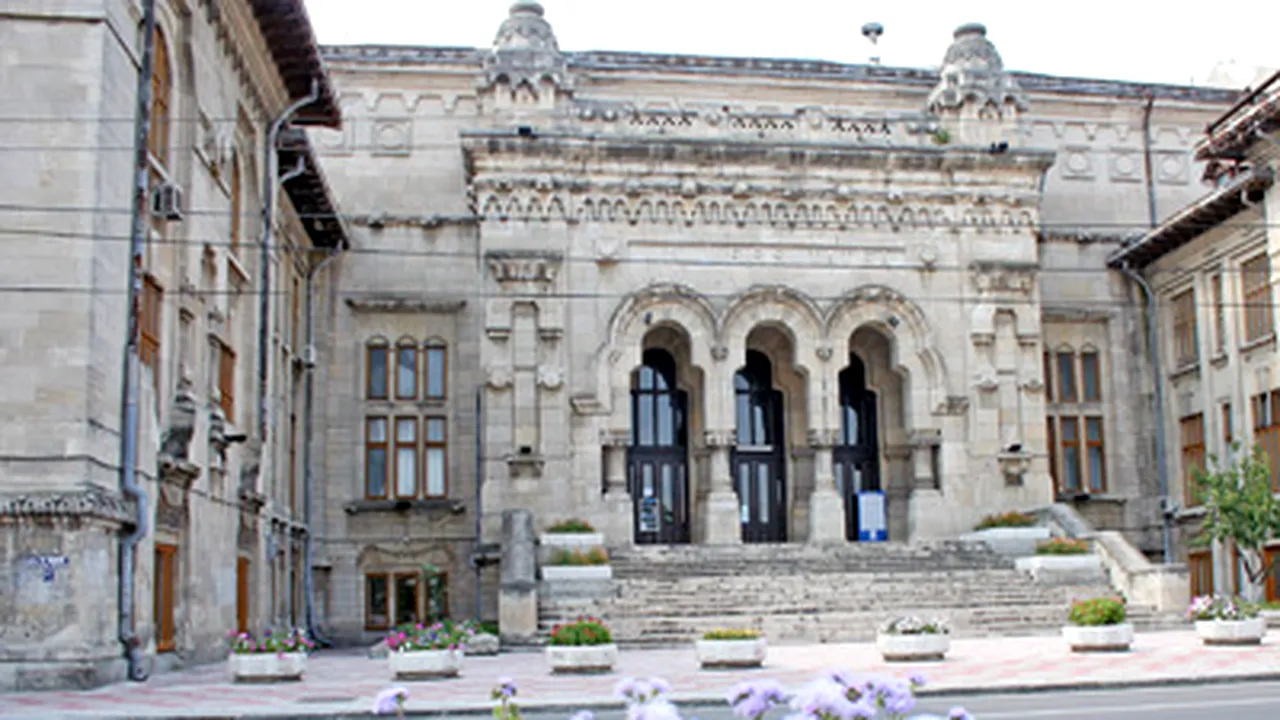 Galaţi: Profesor universitar, filmat în timp ce primea bani pentru o lucrare de licenţă